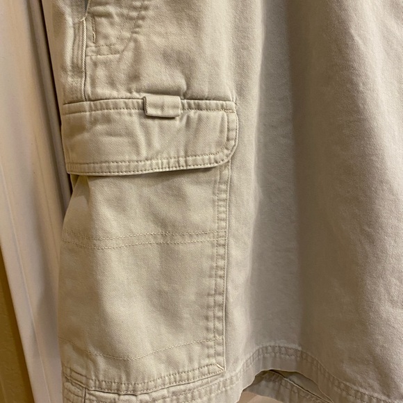 Men's Big & Tall Columbia North Creek Khaki Casual Cargo Shorts Size 42 EUC - Picture 3 of 5